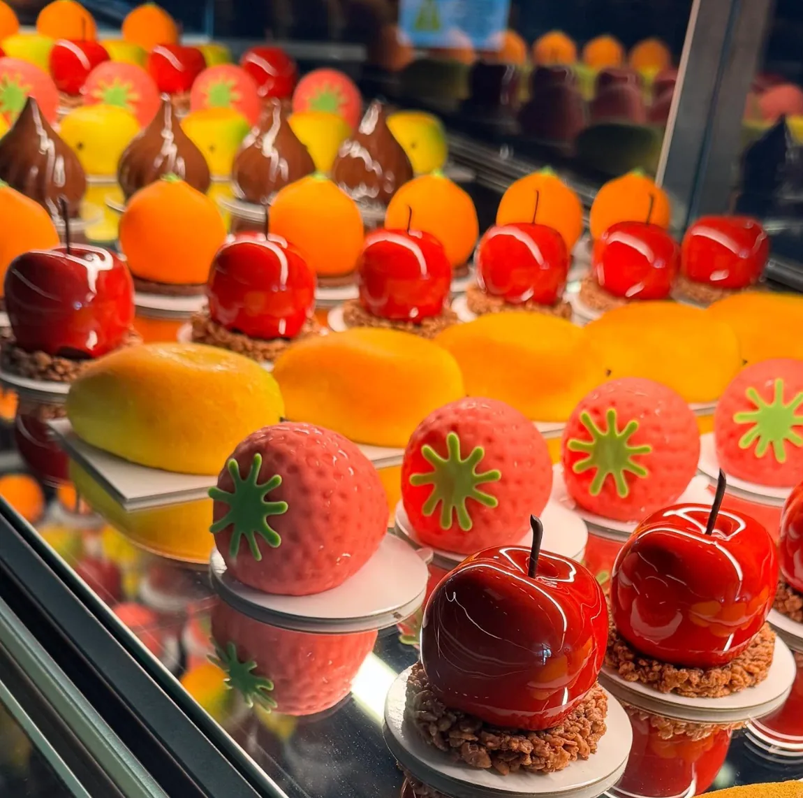 The L'Arc Pâtisserie display case